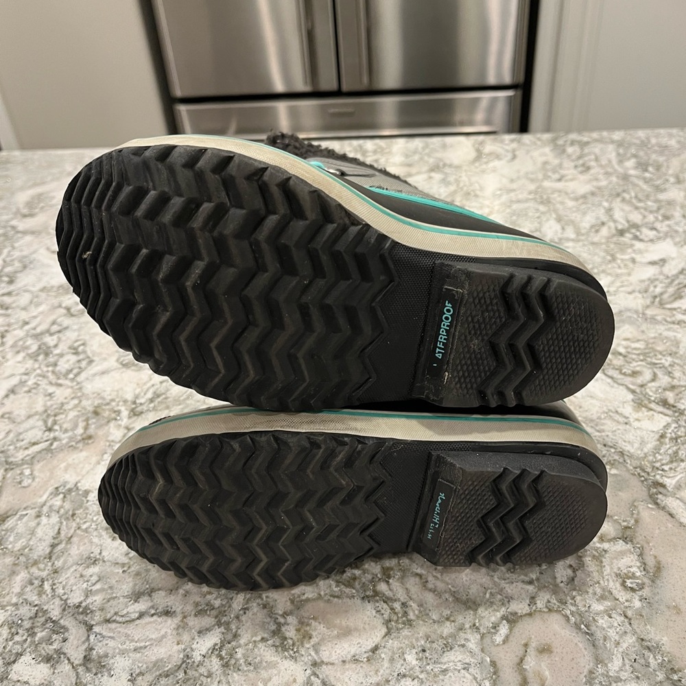 Kid’s Sorel boots in excellent shape